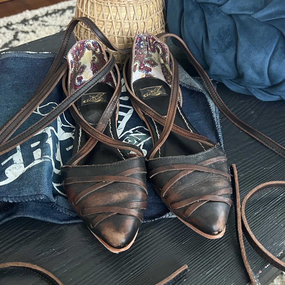 Freebird By Steven Eryn Distressed Black/Brown  Lace Up Ballet Leather Flats 9 - Picture 9 of 14